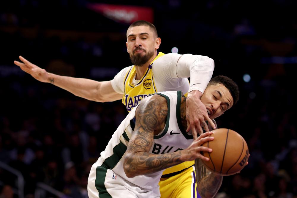 刻引发了球 刻引发了球