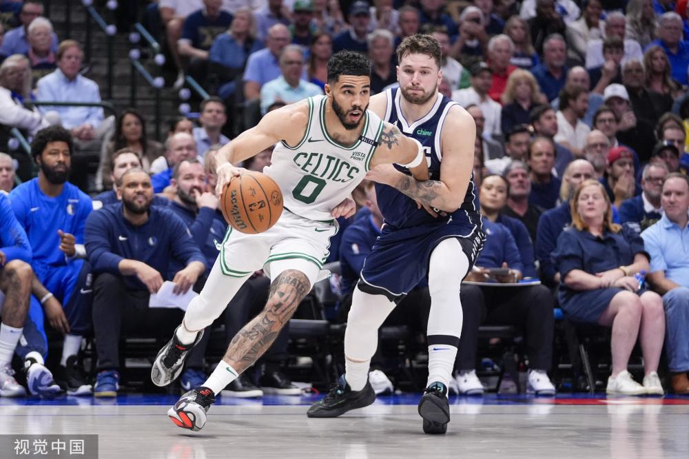 足坛一夜动态：传奇赛利物浦2-0切尔西！C罗谈霍伊伦 哈兰德破门